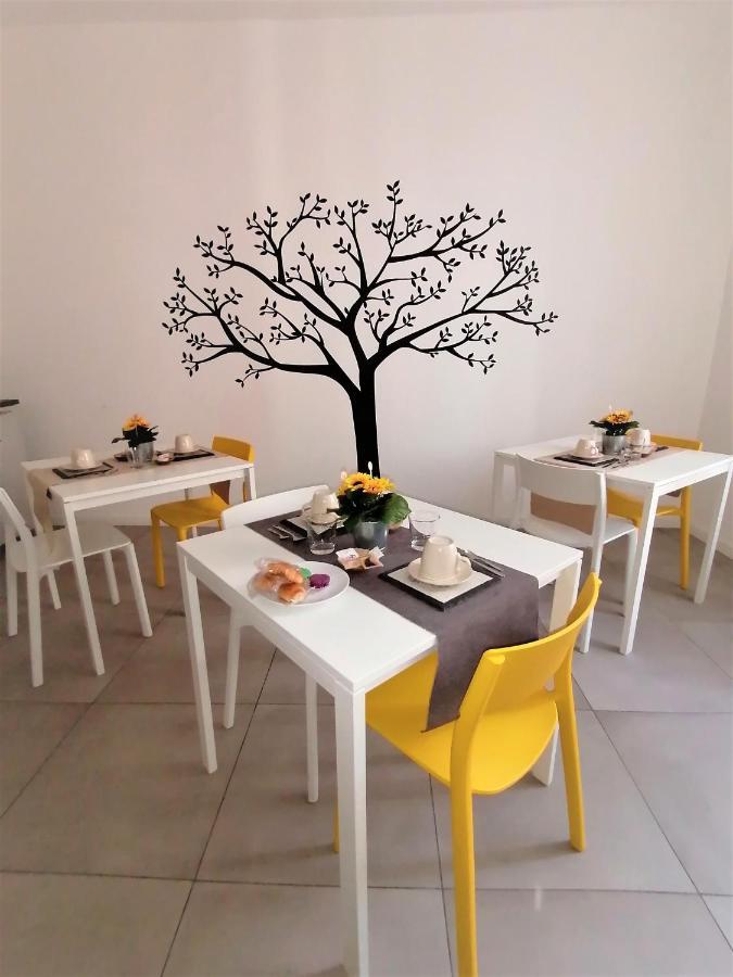 Guesthouse Tree Rooms Modern แบร์กาโม ภายนอก รูปภาพ