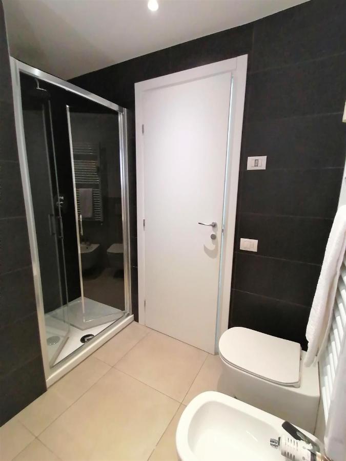 Guesthouse Tree Rooms Modern แบร์กาโม ภายนอก รูปภาพ