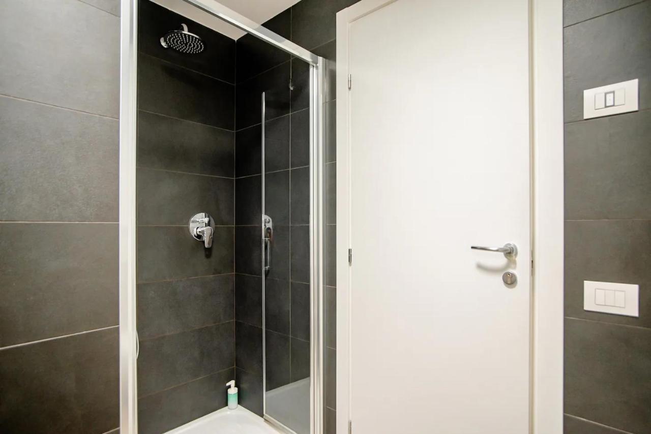 Guesthouse Tree Rooms Modern แบร์กาโม ภายนอก รูปภาพ