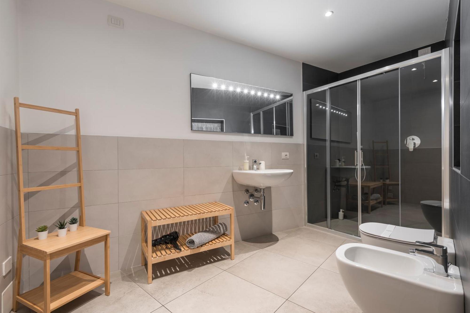 Guesthouse Tree Rooms Modern แบร์กาโม ภายนอก รูปภาพ